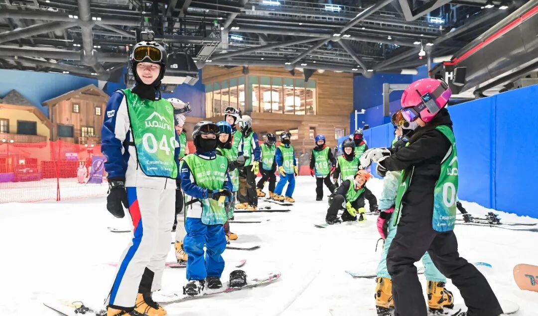 助力校园冰雪运动发展，“绿舟杯”上海市中小学生滑雪锦标赛成功举办