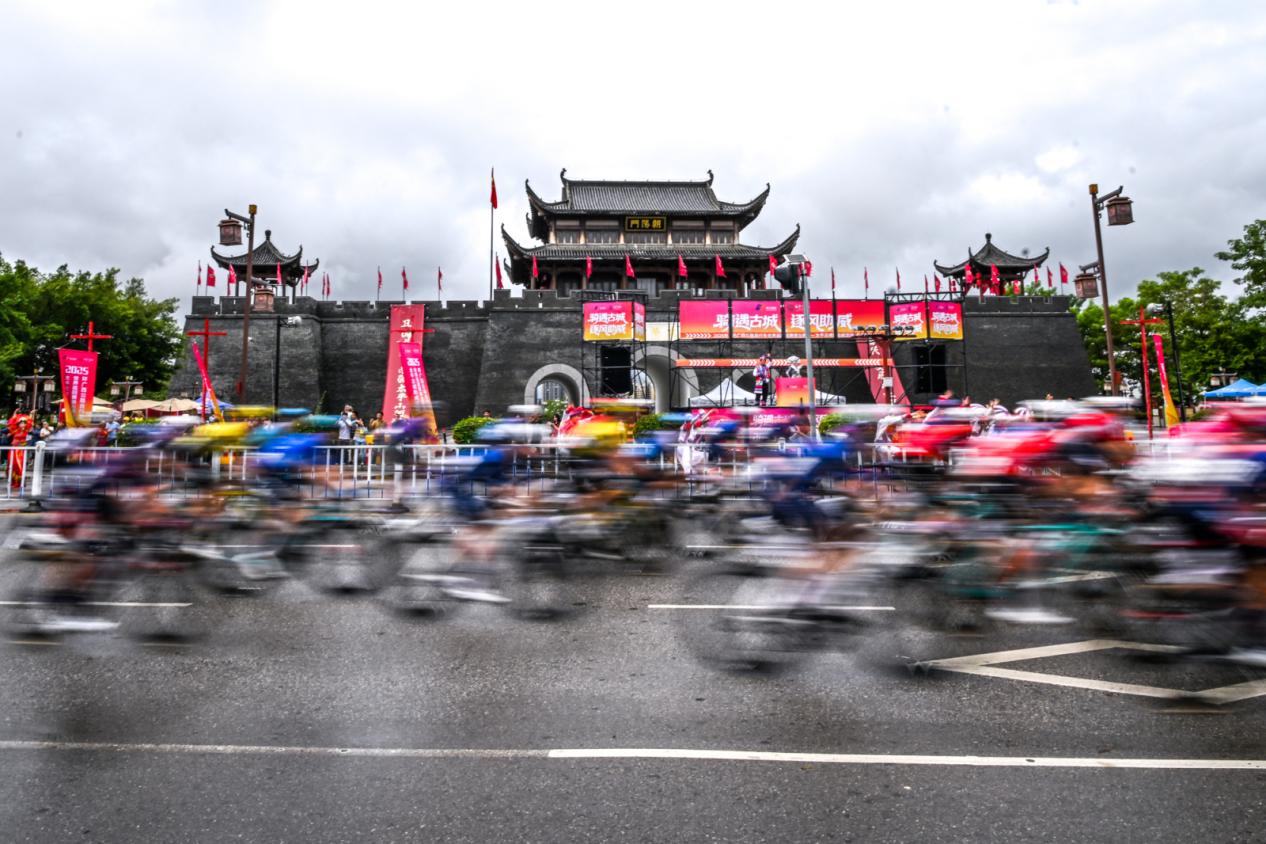 环(huán)广(guǎng)西(xi)第(dì)二(èr)赛(sài)段(duàn)见(jiàn)证(zhèng)新(xīn)星(xīng)崛(jué)起(qǐ)，马(mǎ)尼(ní)耶(yé)赛(sài)季(jì)胜(shèng)场(chǎng)追(zhuī)平(píng)波(bō)加(jiā)查(chá)