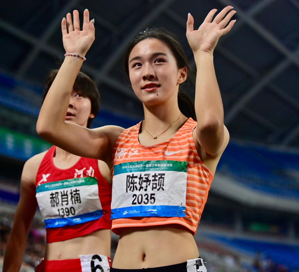 “小飞人”“小孩姐”“小偶像”，标签背后的陈妤颉