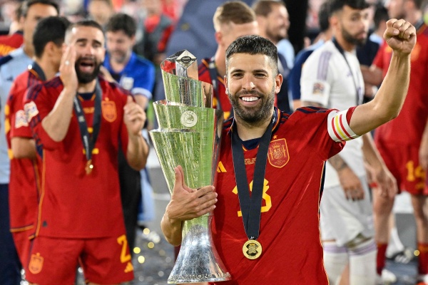 体坛联播｜德约苦战晋级上海站八强，C罗获葡萄牙环球声望奖