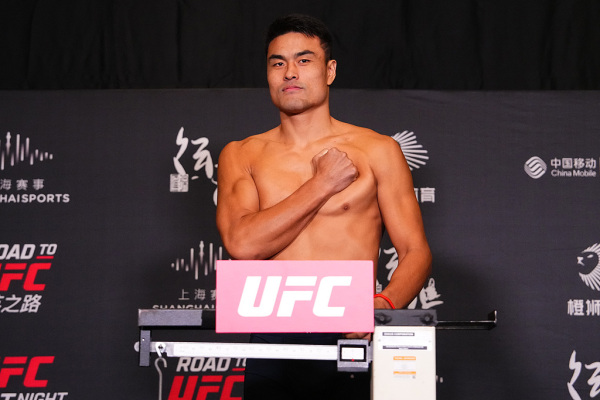 张名扬遭遇UFC首败，正视失利必能卷土重来