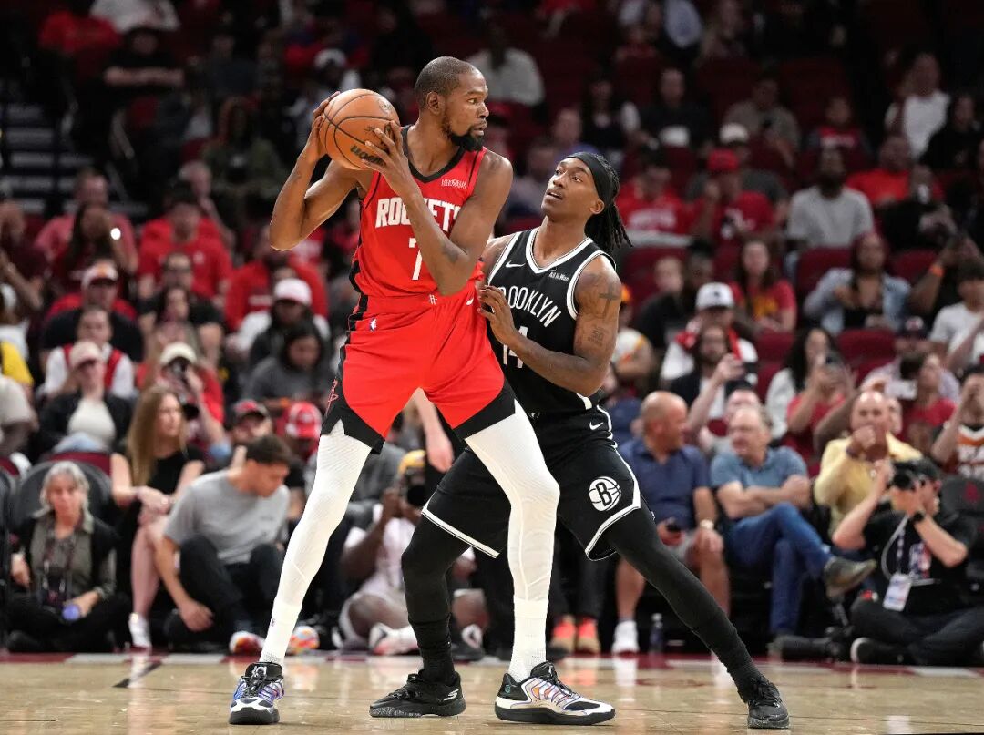 NBA | 杨(yáng)瀚(hàn)森(sēn)背(bèi)靠(kào)背(bèi)仅(jǐn)得(de)1分(fēn)，约(yuē)基(jī)奇(qí)三(sān)场(chǎng)三(sān)双(shuāng)创(chuàng)纪(jì)录(lù)