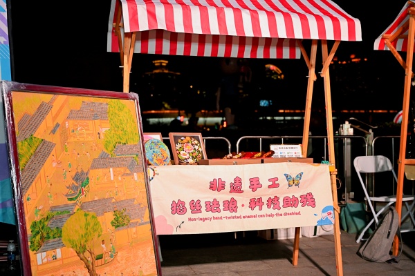 夜(yè)拔(bá)苏(sū)河(hé)，潮(cháo)聚(jù)静(jìng)安(ān)！城(chéng)市(shì)水(shuǐ)岸(àn)拔(bá)河(hé)赛(sài)传(chuán)递(dì)城(chéng)市(shì)生(shēng)活(huó)新(xīn)理(lǐ)念(niàn)