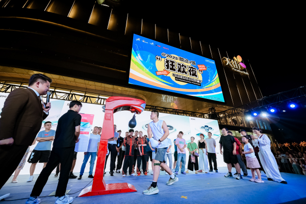 体坛联播｜16岁小将恩古莫哈绝杀纽卡，美国男篮美洲杯输球