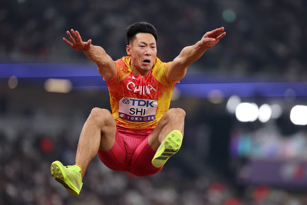 8米(mǐ)33！世(shì)锦(jǐn)赛(sài)跳(tiào)远(yuǎn)摘(zhāi)铜(tóng)，石(shí)雨(yǔ)豪(háo)找(zhǎo)回(huí)曾(céng)经(jīng)一(yī)飞(fēi)冲(chōng)天(tiān)的(de)自(zì)己(jǐ)