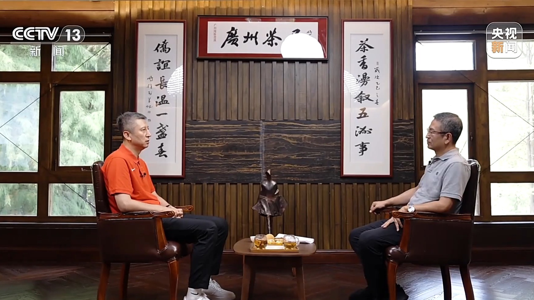 新闻周刊丨“失去的东西要拿回来”，白岩松专访中国男篮主教练郭士强