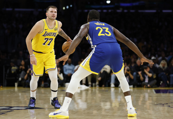 为什么NBA各队要对勇士心存忌惮？首秀开门红就是答案