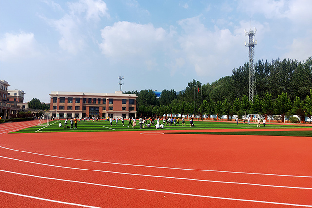 青岛文正小学运动场项目.jpg